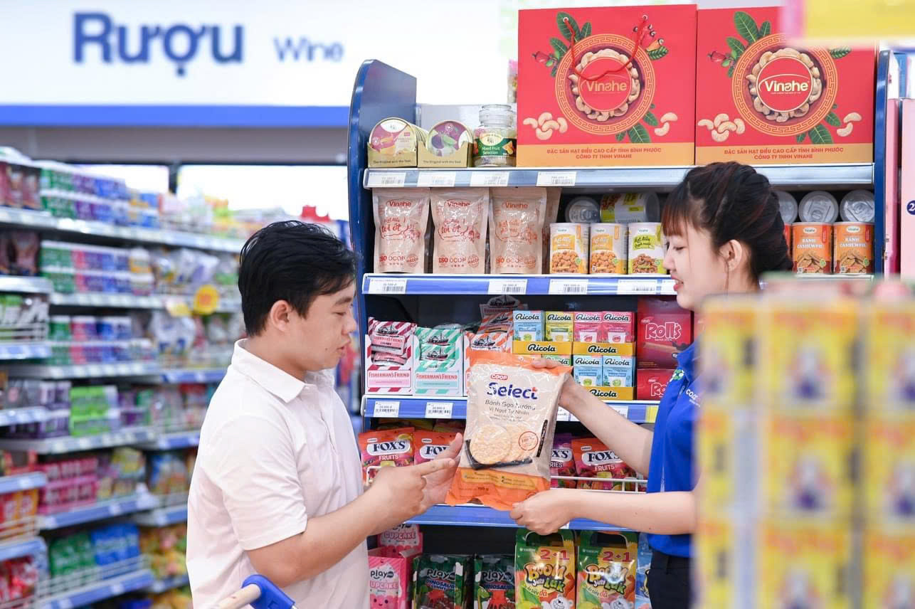 A person and person in a grocery store

AI-generated content may be incorrect.